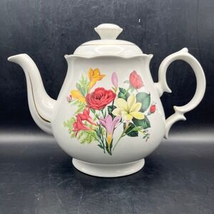 Vintage Floral Ceramic Teapot White with Red Roses Gold Gilt Trim 7.5in